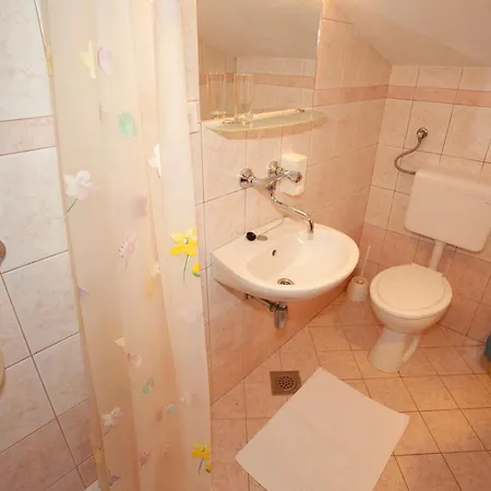 Guest house Pansion Burin