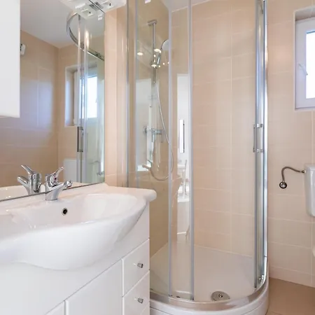 Pansion Burin Гостевой дом Башка