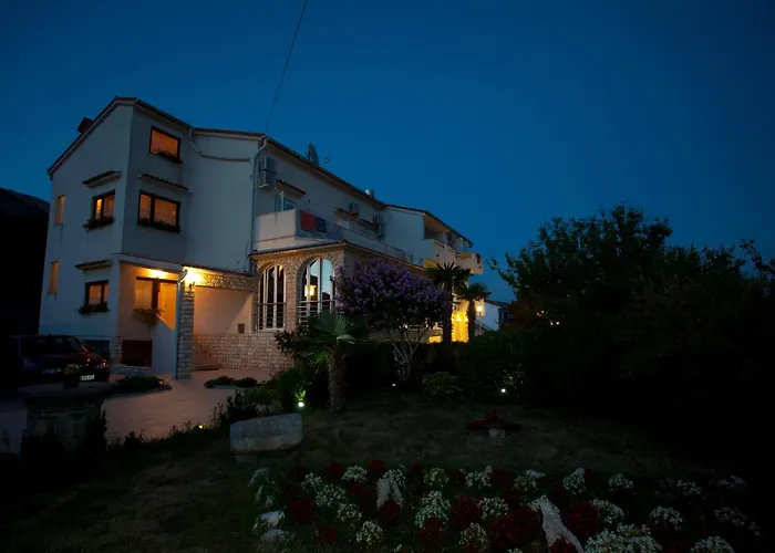 Πανσιόν Pansion Burin