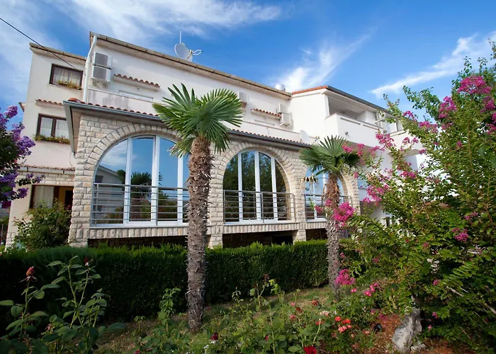 Πανσιόν Pansion Burin 3*